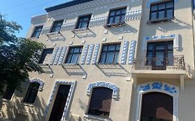 La Strada Apartments